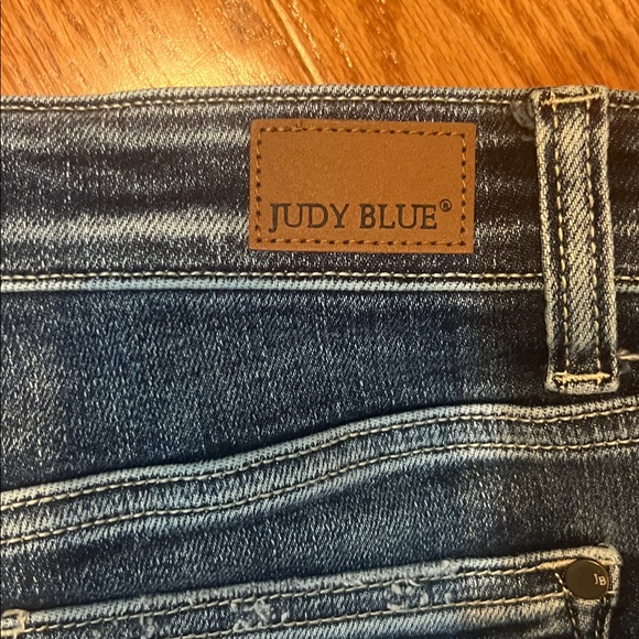 Judy Blue Distressed Shorts
Size Medium - Picture 6 of 7